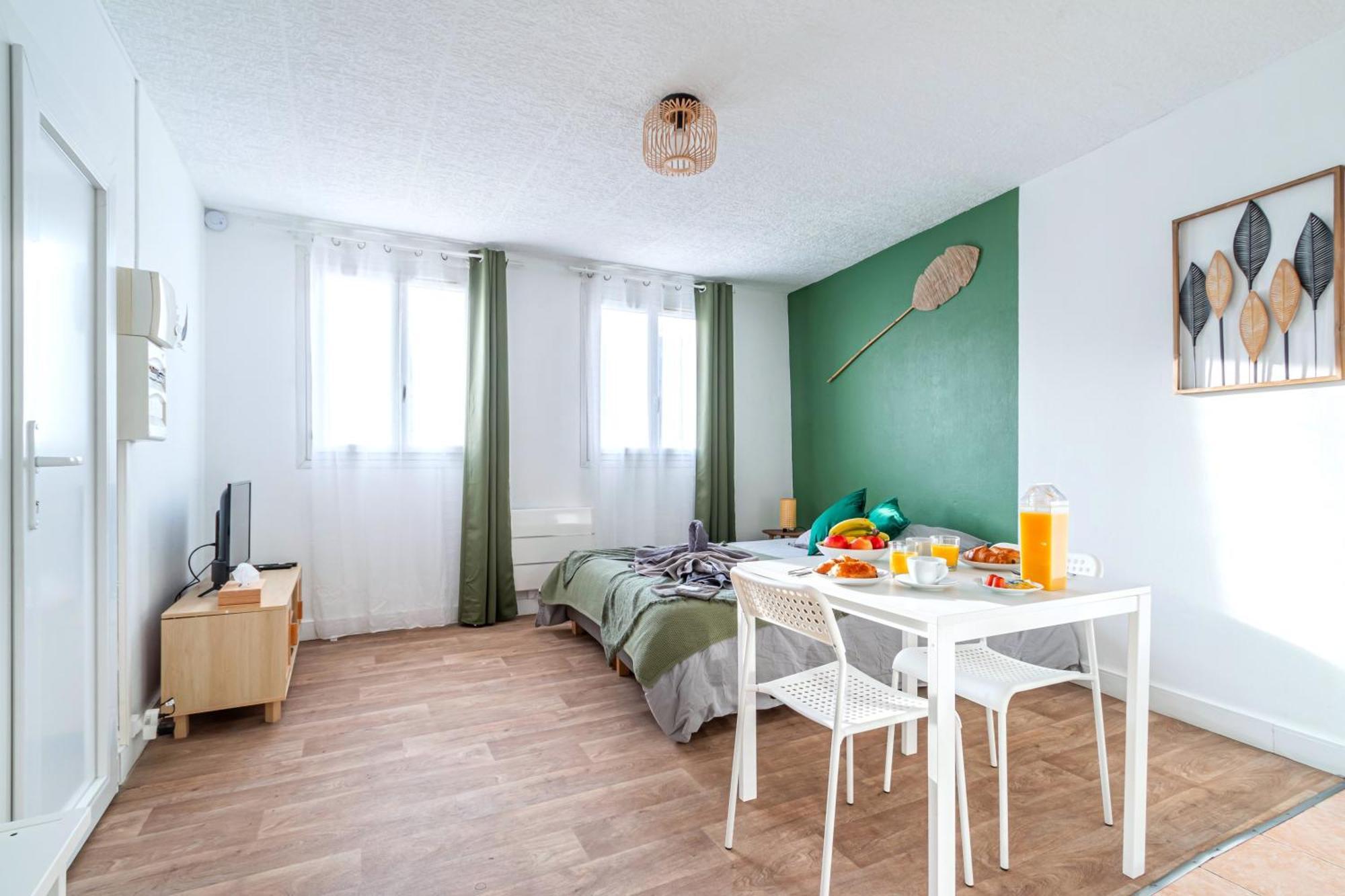 Appart'Hotel Nuiteejour Versailles Saint Cyr L'Ecole Luaran gambar