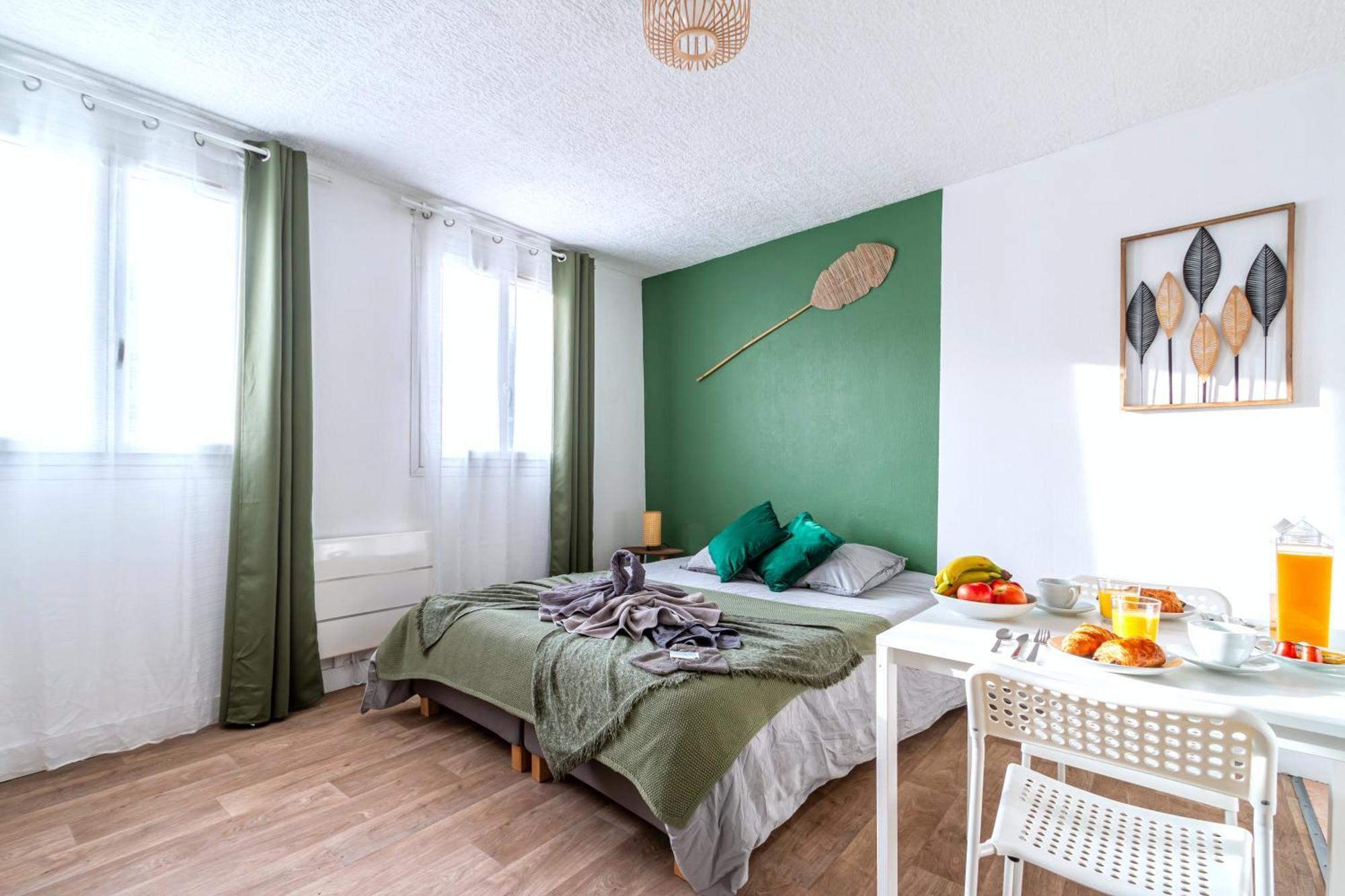 Appart'Hotel Nuiteejour Versailles Saint Cyr L'Ecole Luaran gambar