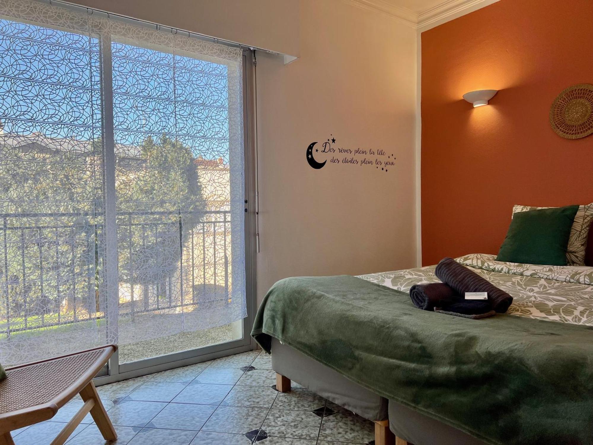 Appart'Hotel Nuiteejour Versailles Saint Cyr L'Ecole Luaran gambar