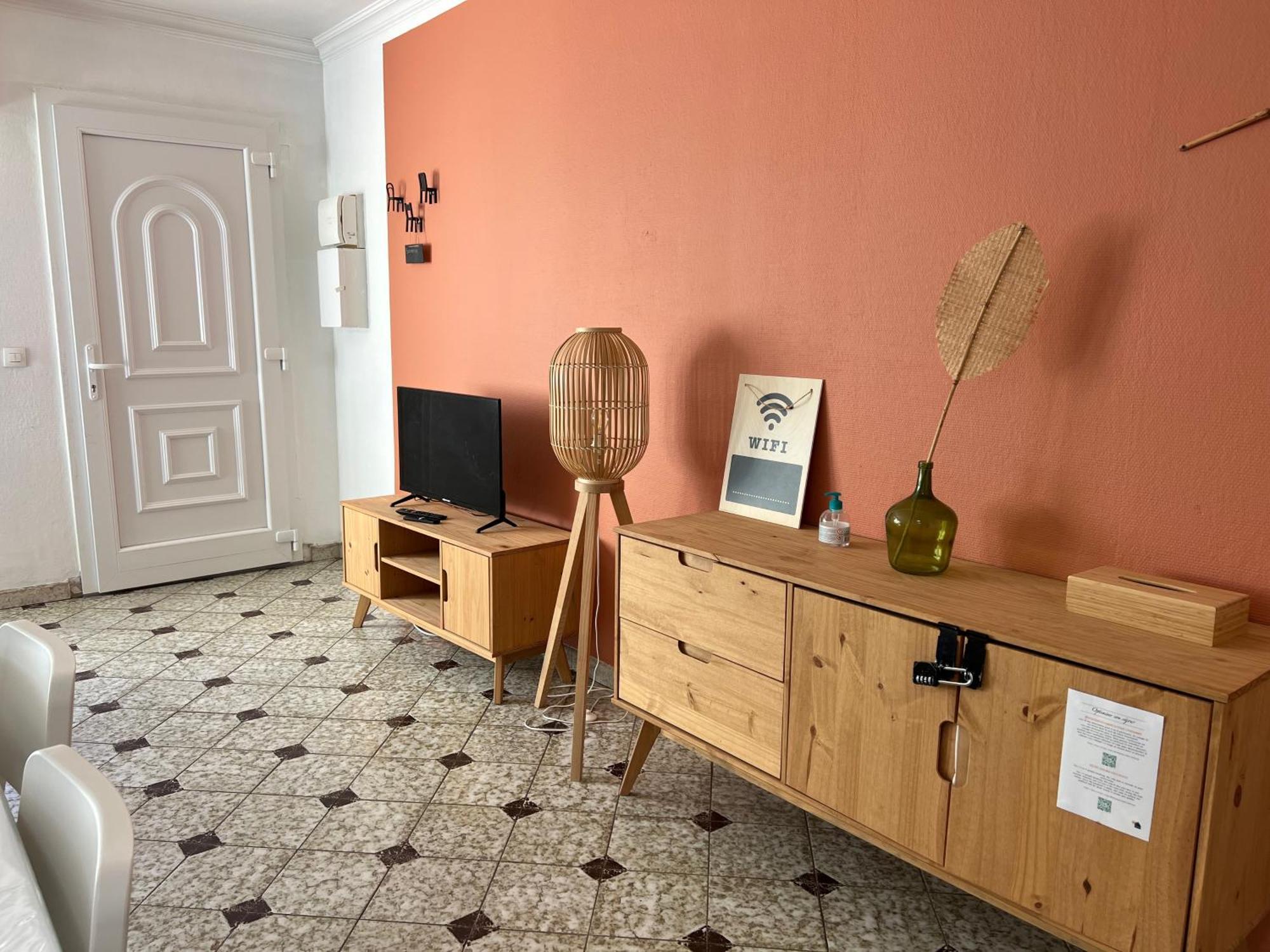 Appart'Hotel Nuiteejour Versailles Saint Cyr L'Ecole Luaran gambar