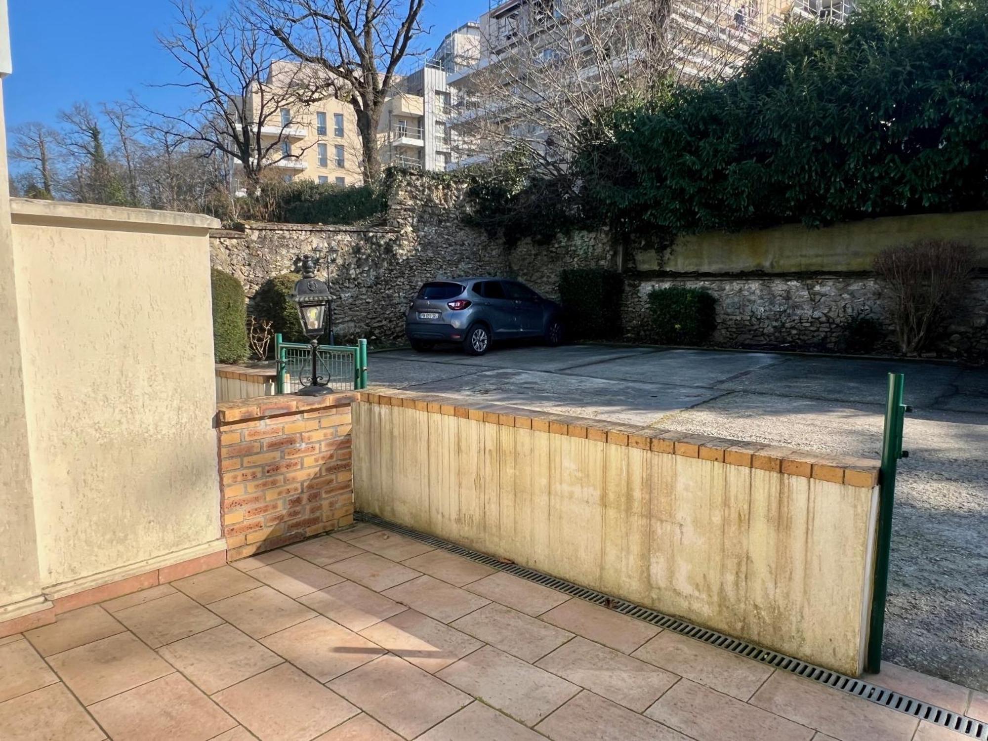 Appart'Hotel Nuiteejour Versailles Saint Cyr L'Ecole Luaran gambar