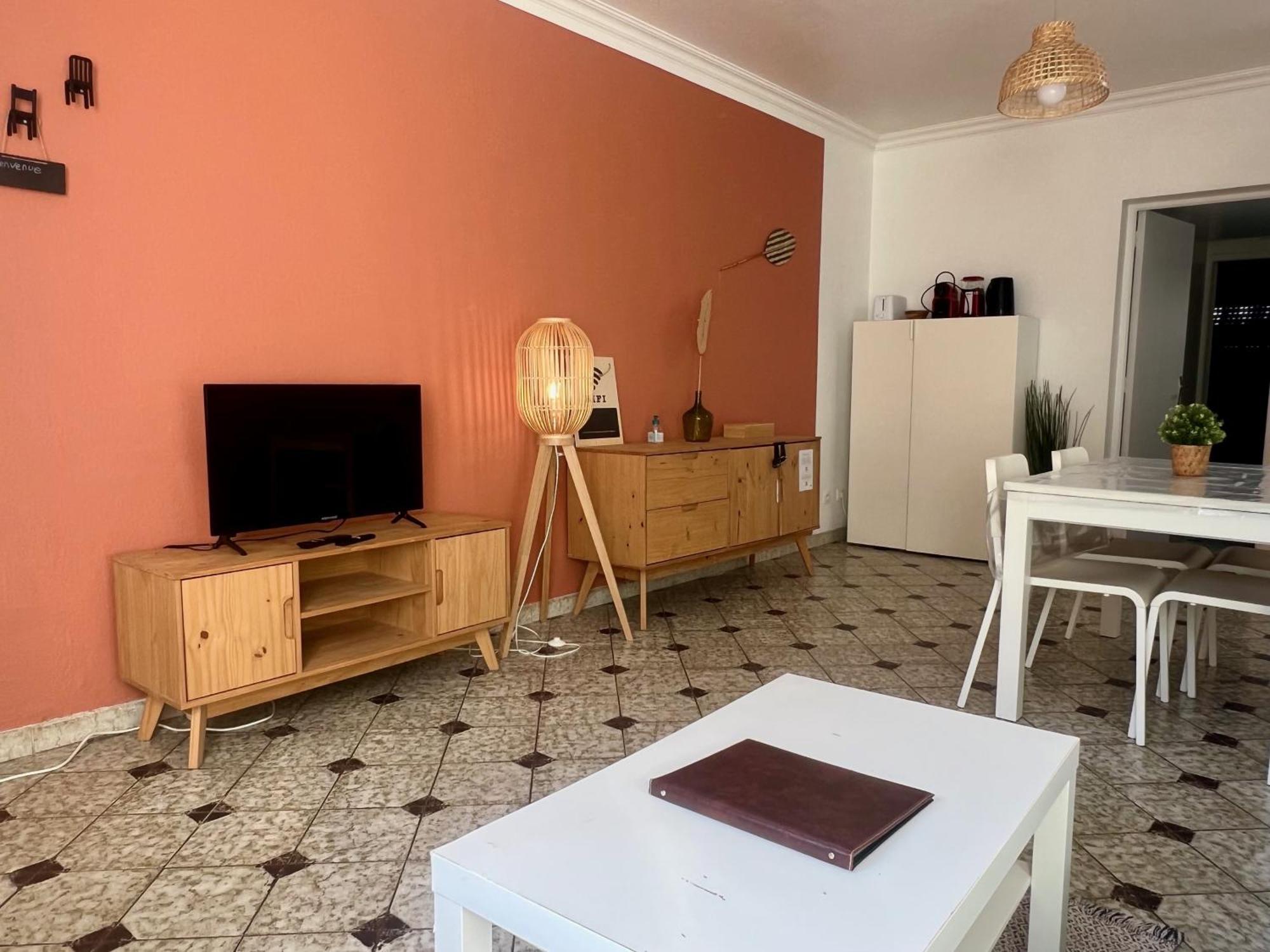 Appart'Hotel Nuiteejour Versailles Saint Cyr L'Ecole Luaran gambar